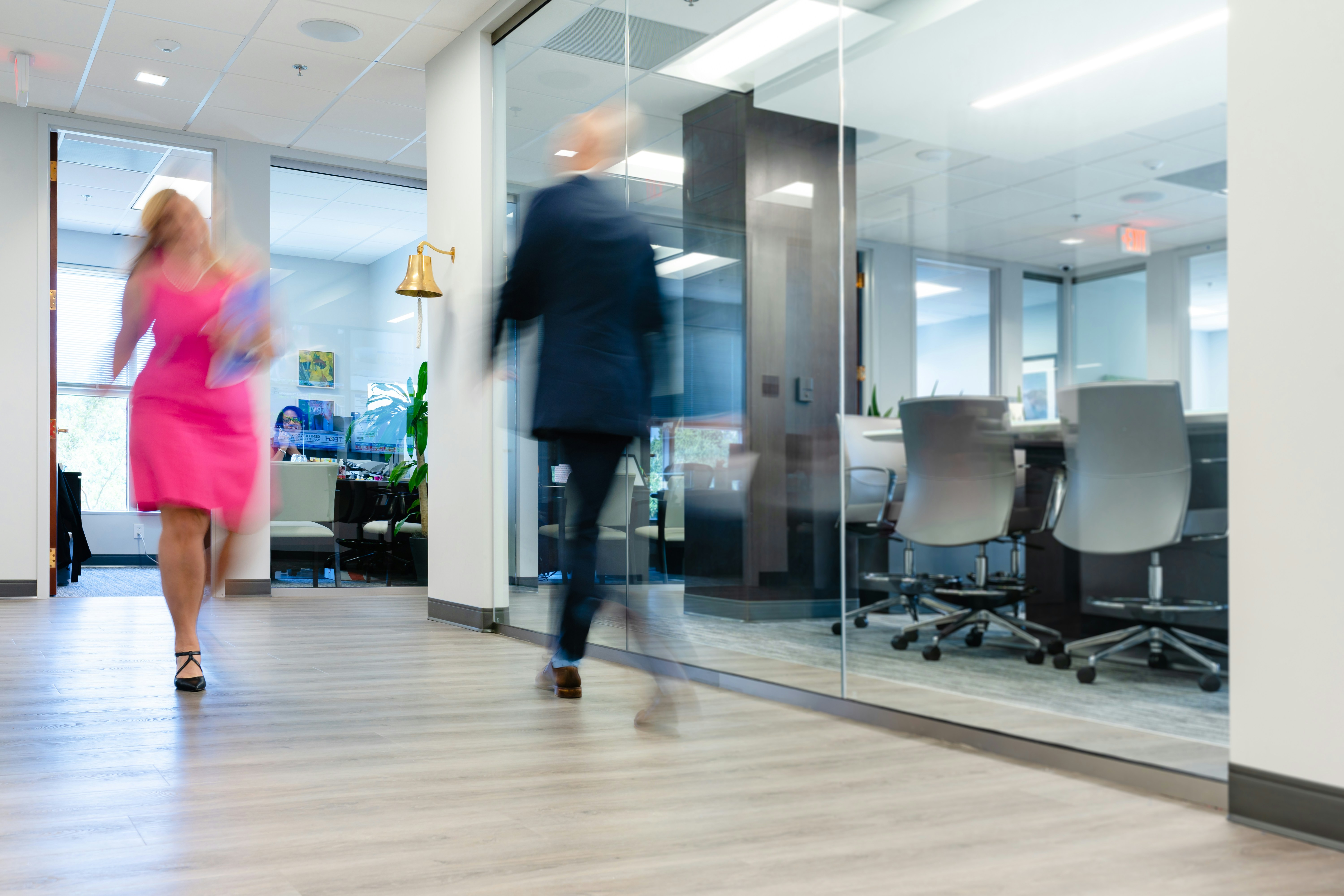 Dynamic office environment with AI technology focus